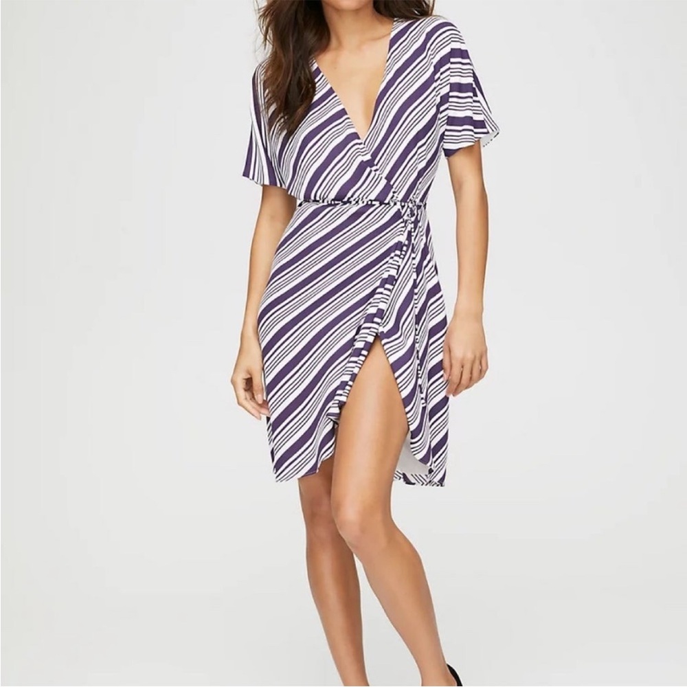 NWT Aritzia Babaton Wallace Tie Wrap Dress in Navy Stripes S